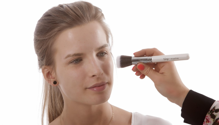 化妆最新疫情：从防护到美丽，你的全面指南